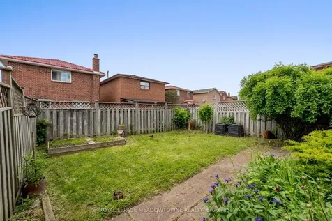 34 Metzak Drive Brampton ON L6Z 4N3