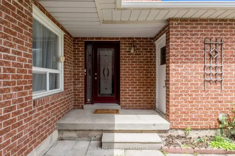 34 Metzak Drive Brampton ON L6Z 4N3