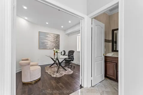 14 Banks Drive Brampton ON L6P 1C7