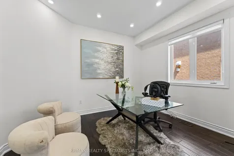 14 Banks Drive Brampton ON L6P 1C7