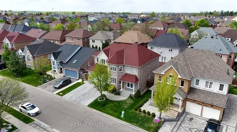 14 Banks Drive Brampton ON L6P 1C7