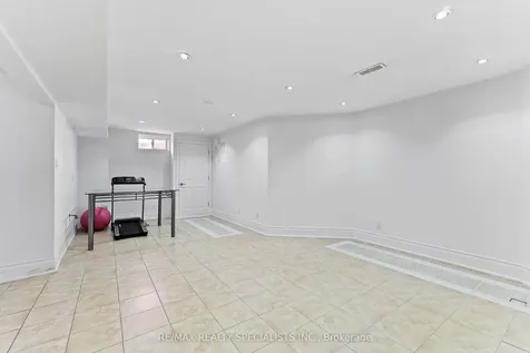 14 Banks Drive Brampton ON L6P 1C7