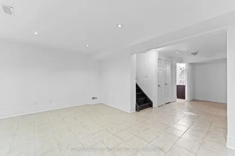 14 Banks Drive Brampton ON L6P 1C7