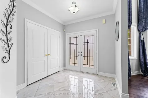 14 Banks Drive Brampton ON L6P 1C7