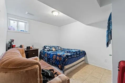 14 Banks Drive Brampton ON L6P 1C7