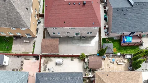 14 Banks Drive Brampton ON L6P 1C7