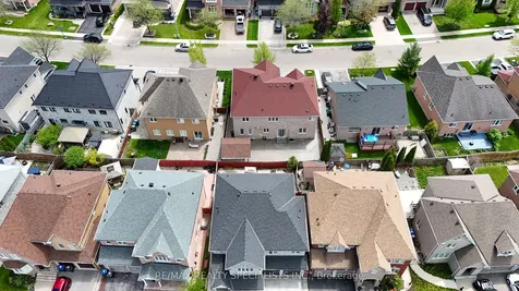 14 Banks Drive Brampton ON L6P 1C7