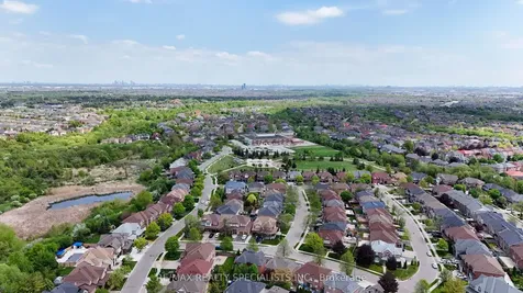 14 Banks Drive Brampton ON L6P 1C7