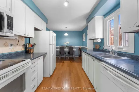 12 Summertime Court Brampton ON L6Z 2B4