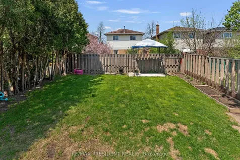 12 Summertime Court Brampton ON L6Z 2B4