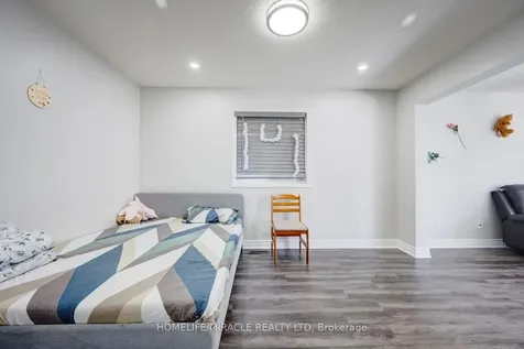 14 Sunny Glen Crescent Brampton ON L7A 2C6