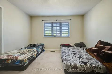 14 Sunny Glen Crescent Brampton ON L7A 2C6