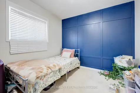 14 Sunny Glen Crescent Brampton ON L7A 2C6