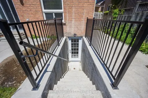 14 Sunny Glen Crescent Brampton ON L7A 2C6