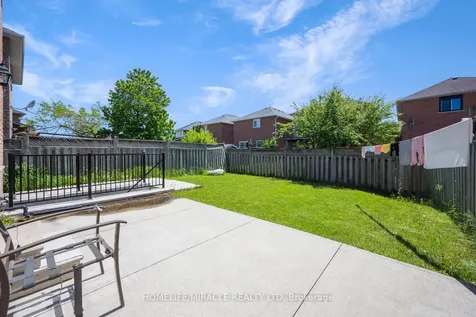 14 Sunny Glen Crescent Brampton ON L7A 2C6