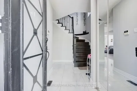 14 Sunny Glen Crescent Brampton ON L7A 2C6