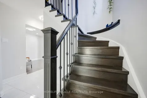 14 Sunny Glen Crescent Brampton ON L7A 2C6