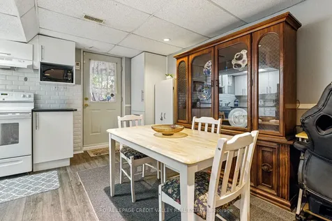 24 Sandmere Avenue Brampton ON L6Z 4B3