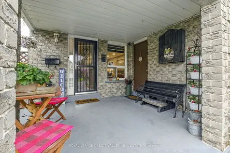 24 Sandmere Avenue Brampton ON L6Z 4B3