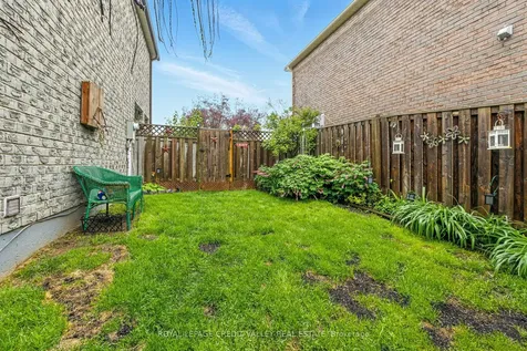 24 Sandmere Avenue Brampton ON L6Z 4B3