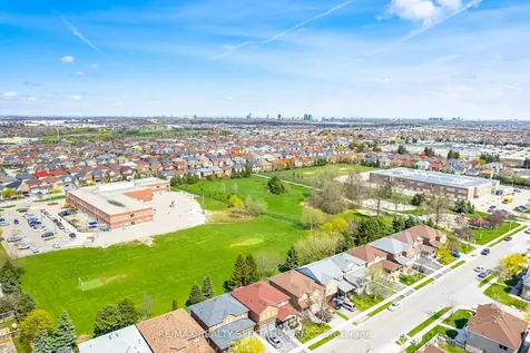 11 Redcastle Street Brampton ON L7A 1P1