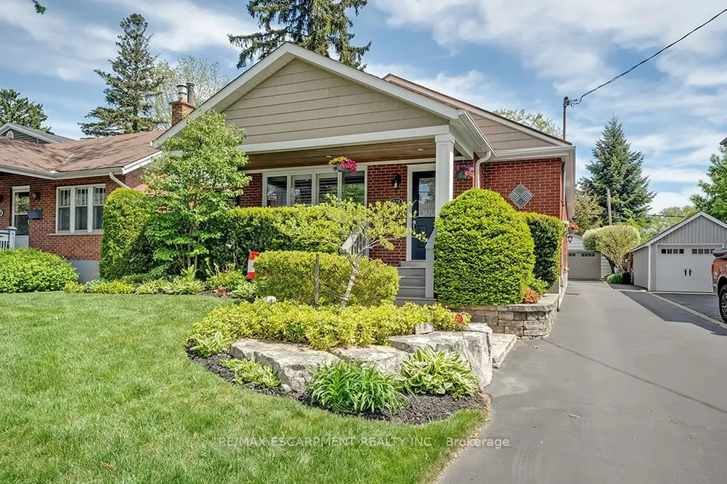 379 Delaware Avenue Burlington ON L7R 3B4
