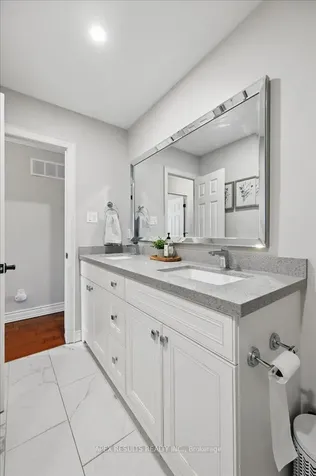 1478 Epping Court Burlington ON L7M 1P6