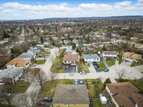 1478 Epping Court Burlington ON L7M 1P6