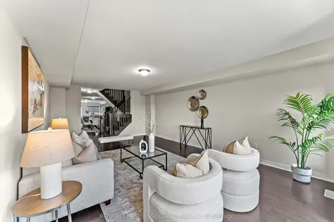 9 Finegan Circle Brampton ON L7A 4Z7