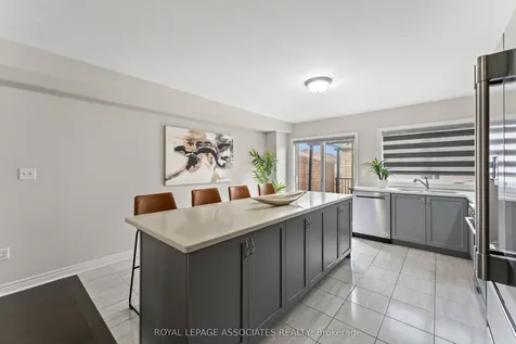 9 Finegan Circle Brampton ON L7A 4Z7