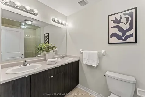 9 Finegan Circle Brampton ON L7A 4Z7