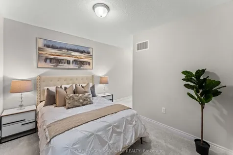 9 Finegan Circle Brampton ON L7A 4Z7