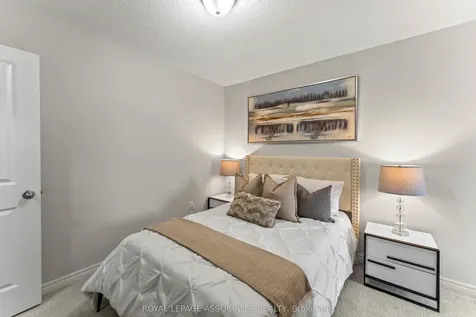 9 Finegan Circle Brampton ON L7A 4Z7