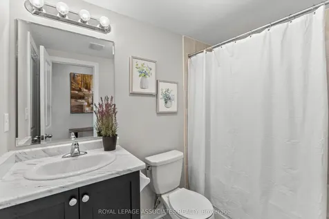 9 Finegan Circle Brampton ON L7A 4Z7