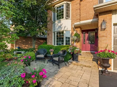 2079 Hunters Wood Drive Burlington ON L7M 2T1