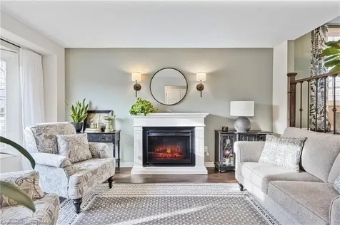 2079 Hunters Wood Drive Burlington ON L7M 2T1