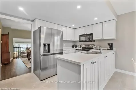 2079 Hunters Wood Drive Burlington ON L7M 2T1