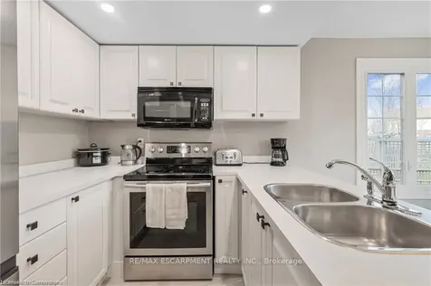 2079 Hunters Wood Drive Burlington ON L7M 2T1