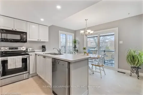 2079 Hunters Wood Drive Burlington ON L7M 2T1