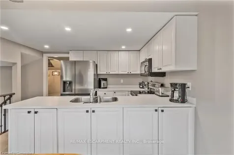 2079 Hunters Wood Drive Burlington ON L7M 2T1