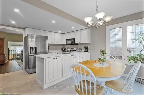 2079 Hunters Wood Drive Burlington ON L7M 2T1