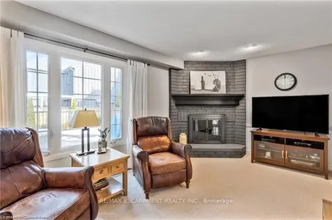 2079 Hunters Wood Drive Burlington ON L7M 2T1