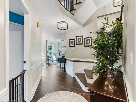 2079 Hunters Wood Drive Burlington ON L7M 2T1