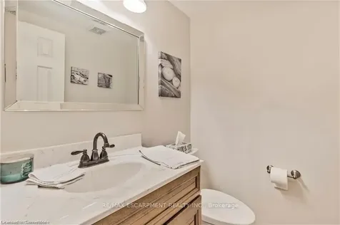 2079 Hunters Wood Drive Burlington ON L7M 2T1