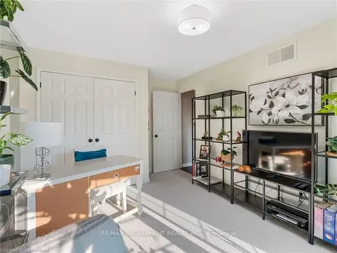 2079 Hunters Wood Drive Burlington ON L7M 2T1