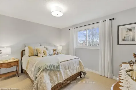 2079 Hunters Wood Drive Burlington ON L7M 2T1