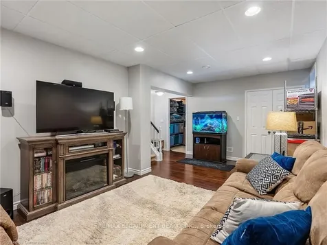 2079 Hunters Wood Drive Burlington ON L7M 2T1