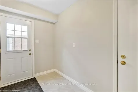 2079 Hunters Wood Drive Burlington ON L7M 2T1