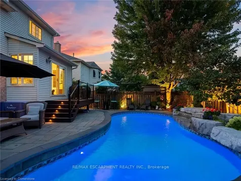 2079 Hunters Wood Drive Burlington ON L7M 2T1