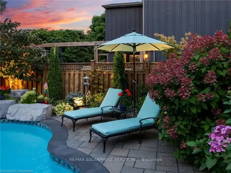 2079 Hunters Wood Drive Burlington ON L7M 2T1